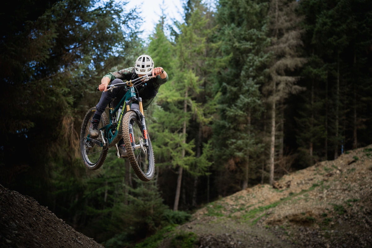 Andy Barlow Dirt School Head Coach riding his HIghtower