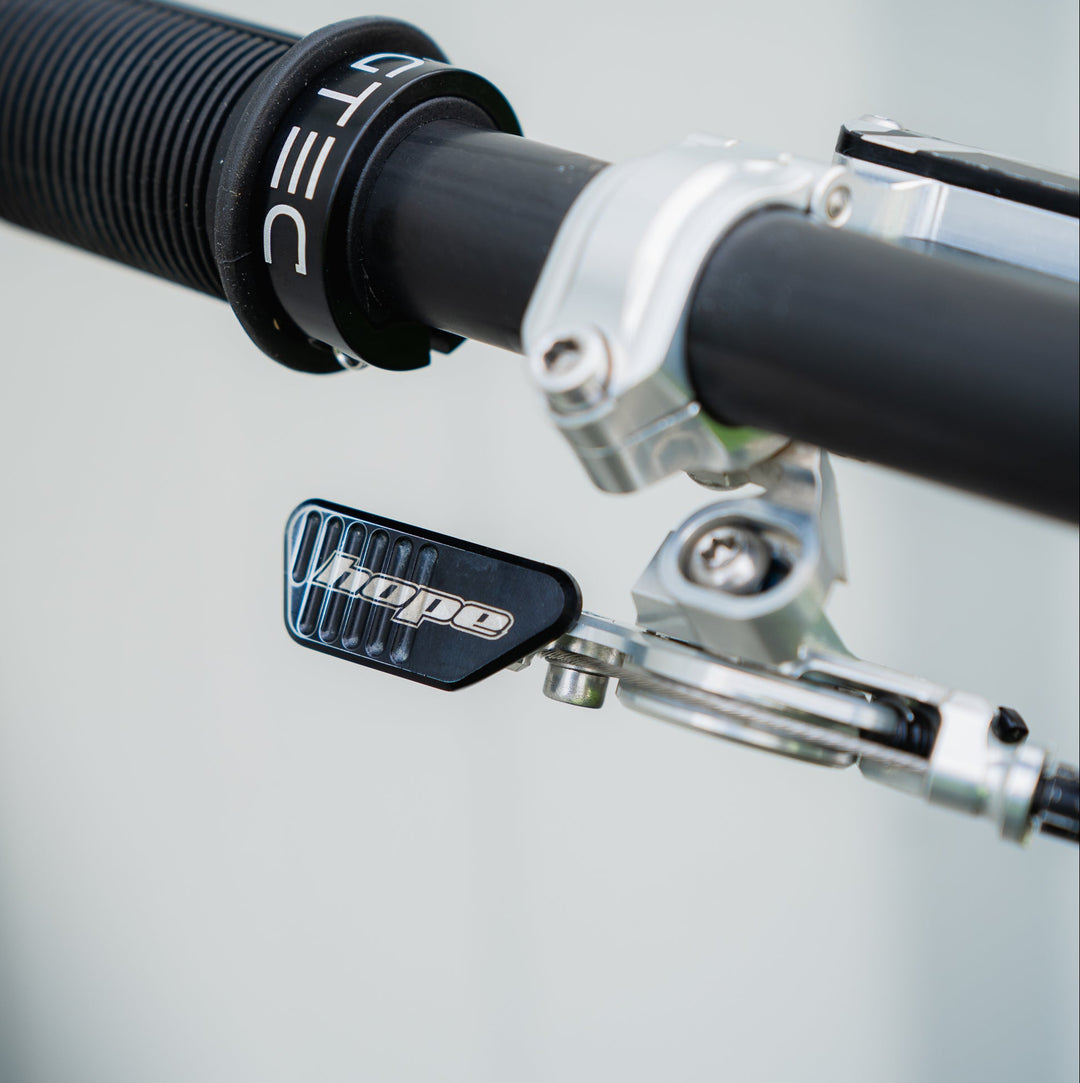 Hope Dropper Lever in Black and Silver